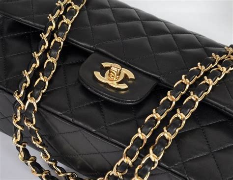 borsa coco chanel 2.55 prezzo|Chanel 2.55: ecco quanto costa nel 202.